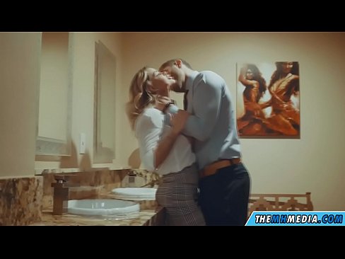 ❤️ Когато наедряла блондинка ви съблазни в обществена тоалетна Ебане видео в bg.sexera.ru ❌❤